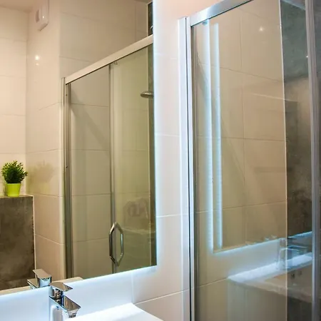 Mogilska Tower + Garaz Appartamento Cracovia