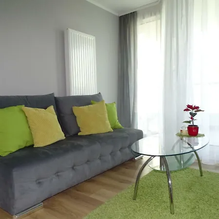 Mogilska Tower + Garaz 公寓